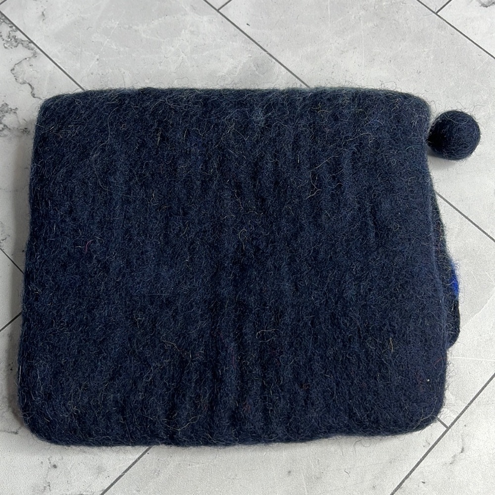 NWT Handmade Felt Wool Coin Purse Zip Closure With Flap Round Felt Zip Navy - Picture 2 of 6